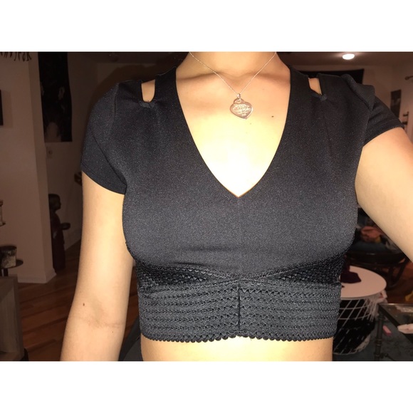 EXPRESS CUTOUT CROP TOP - Picture 3 of 5